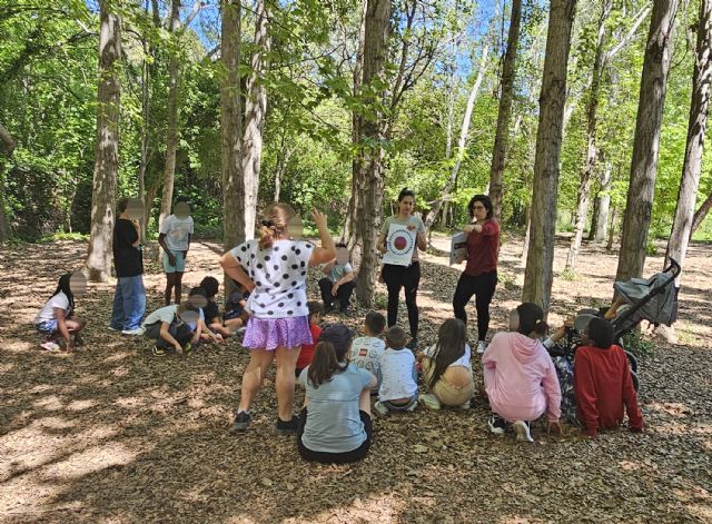 Una excursión familiar a las Fuentes del Marqués para celebrar el Día Internacional del Pueblo Gitano - 1, Foto 1