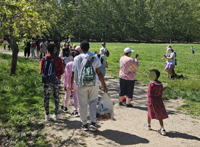 Una excursión familiar a las Fuentes del Marqués para celebrar el Día Internacional del Pueblo Gitano - 2, Foto 2