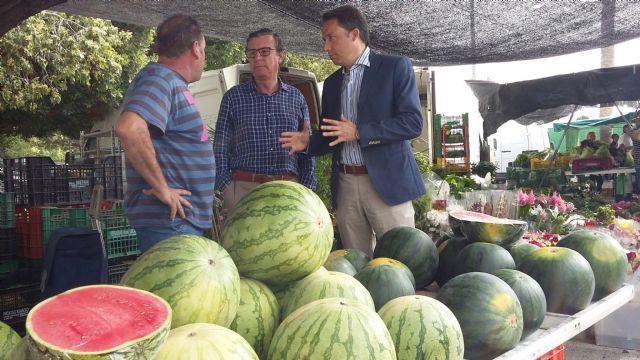 El Ayuntamiento aprobará en el próximo pleno eximir del pago de impuestos y tasas a los 230 vendedores del mercado cuando no se celebre en el Huerto de la Rueda - 2, Foto 2