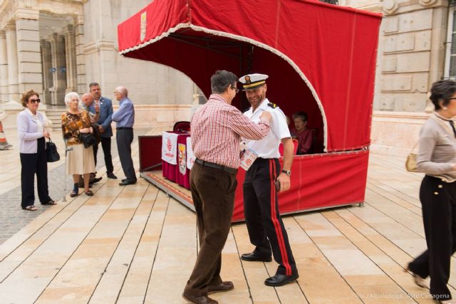 La mesa petitoria del Ayuntamiento recauda más de 900 euros en la Cuestación de Cáritas - 1, Foto 1