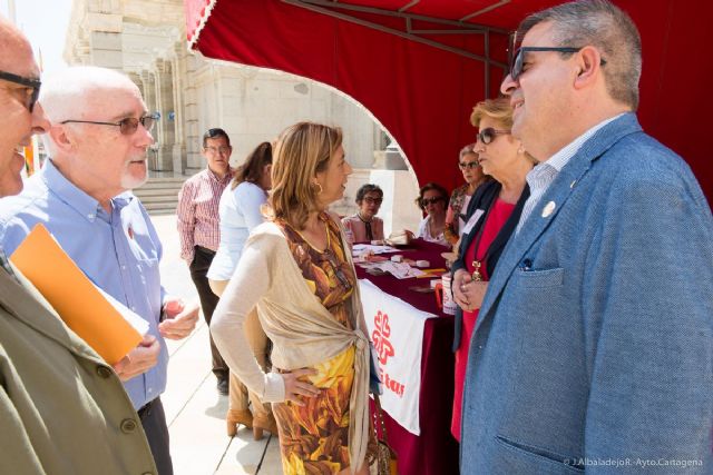La mesa petitoria del Ayuntamiento recauda más de 900 euros en la Cuestación de Cáritas - 5, Foto 5