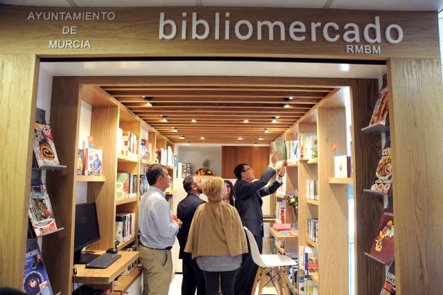El primer Bibliomercado llega a la plaza de Saavedra Fajardo con libros temáticos sobre gastronomía y nutrición - 1, Foto 1