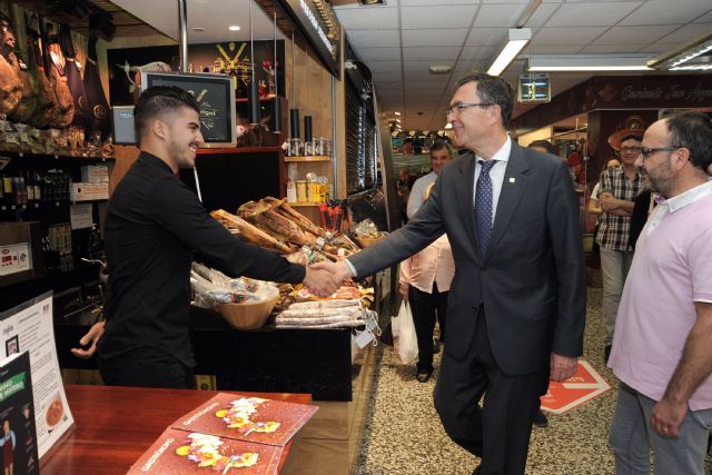 El primer Bibliomercado llega a la plaza de Saavedra Fajardo con libros temáticos sobre gastronomía y nutrición - 2, Foto 2