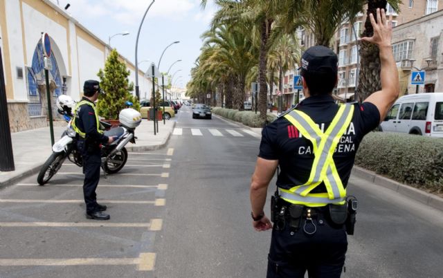 Policia Local y DGT ponen en marcha una campaña especial de trafico para controlar las distracciones al volante - 1, Foto 1