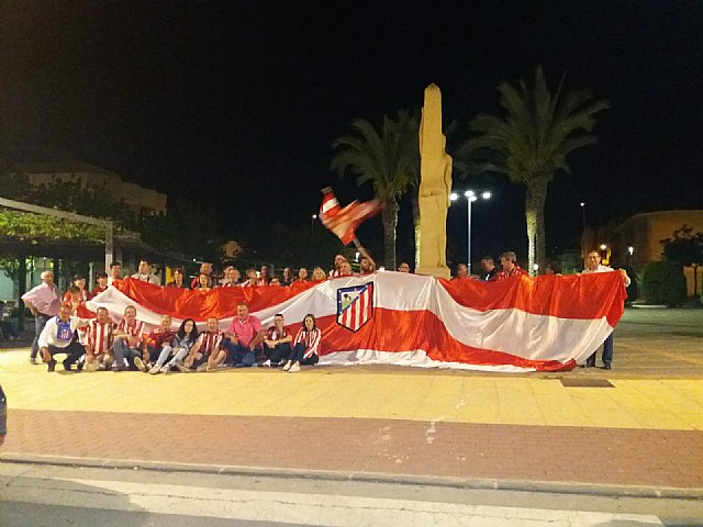 La Peña Atlético de Madrid de Totana celebró la proclamación del Atlético como campeón de la Europa League, Foto 1