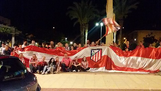 La Peña Atlético de Madrid de Totana celebró la proclamación del Atlético como campeón de la Europa League, Foto 3