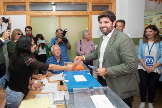 López Miras : Animo a todos los murcianos a ejercer su derecho al voto para decidir el futuro de la mejor tierra del mundo - 1, Foto 1