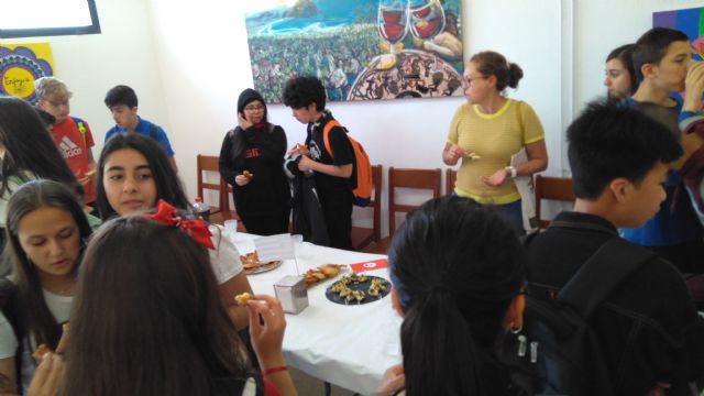 Alumnos y profesores elaboraron platos típicos de los países inmersos en el proyecto eTwinning - 2, Foto 2