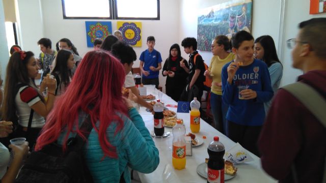 Alumnos y profesores elaboraron platos típicos de los países inmersos en el proyecto eTwinning - 4, Foto 4