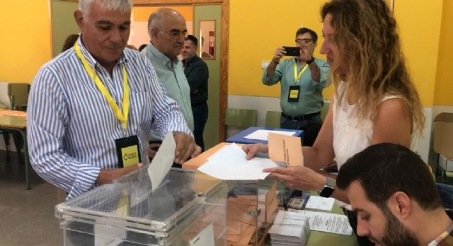 Los candidatos de Somos Región a la Asamblea Regional y a los distintos Ayuntamientos ya han ejercido su derecho al voto durante esta mañana - 1, Foto 1