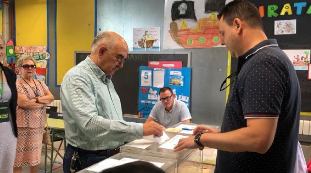Los candidatos de Somos Región a la Asamblea Regional y a los distintos Ayuntamientos ya han ejercido su derecho al voto durante esta mañana - 2, Foto 2