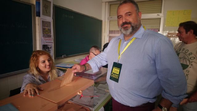 Los candidatos de Somos Región a la Asamblea Regional y a los distintos Ayuntamientos ya han ejercido su derecho al voto durante esta mañana - 3, Foto 3