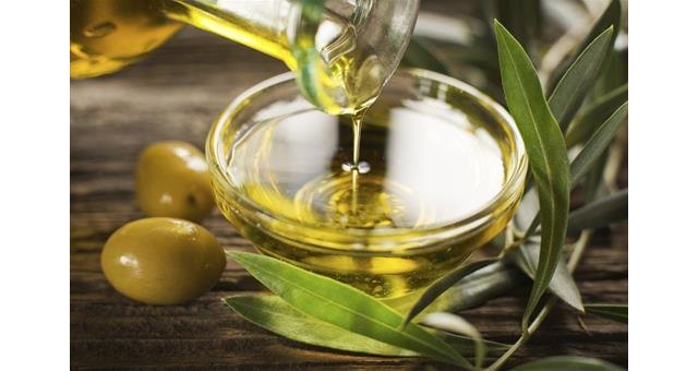 Luis Planas solicita al comisario de Agricultura la prórroga del almacenamiento privado de aceite de oliva para recuperar los precios - 1, Foto 1