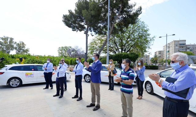 Aplauso colectivo al sector del taxi, que lanza una nueva campaña solidaria en colaboración con el Banco de Alimentos - 1, Foto 1