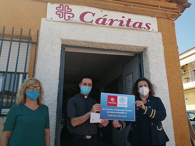 Afiliados, simpatizantes y concejales del PP aportan 2.000 euros en apoyo a la labor de Cáritas Parroquial de la localidad - 1, Foto 1