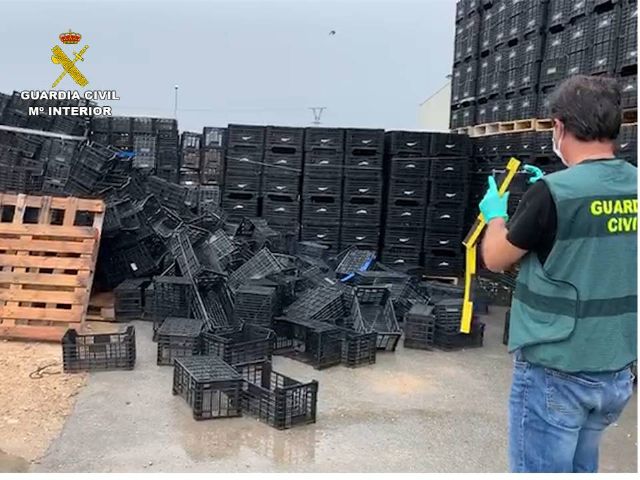 La Guardia Civil detiene en Callosa de Segura a un hombre que estafó más de 48.000 euros en cajas de plástico - 1, Foto 1