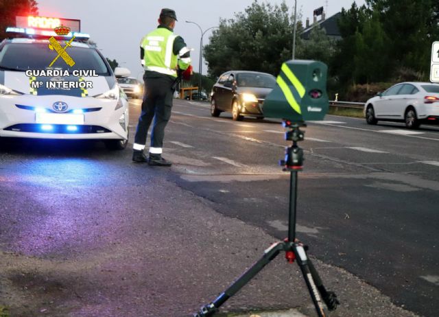 La Guardia Civil sorprende a un turismo deportivo circulando a 253 km/h en un tramo de autovía - 1, Foto 1