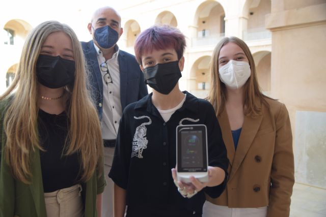 Nos tranquilizó comprobar con un medidor de CO2 que las aulas estaban suficientemente ventiladas para evitar contagios - 1, Foto 1