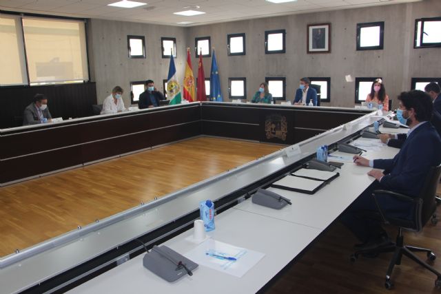 Comunidad y Ayuntamiento continúan con la retira de biomasa en las playas del Mar Menor - 1, Foto 1