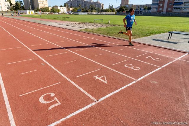 El Ayuntamiento adjudica el retopping de la Pista de Atletismo de Cartagena - 1, Foto 1