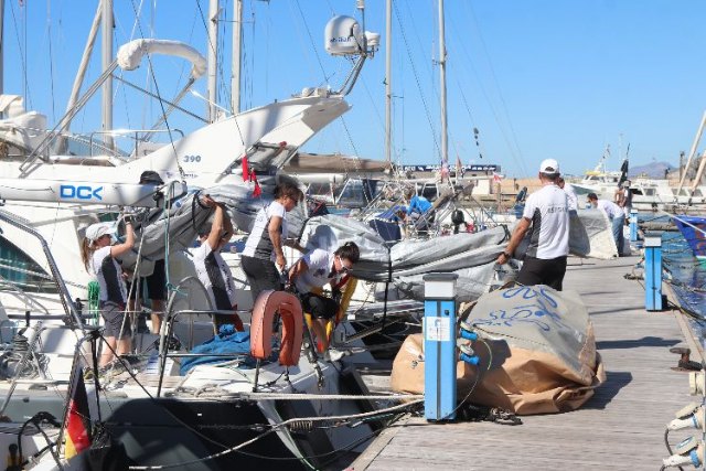 Últimos preparativos de la flota antes de afrontar la primera prueba de las dos previstas en el Trofeo Peñón Ifach - ©RCN Calpe, Foto 1