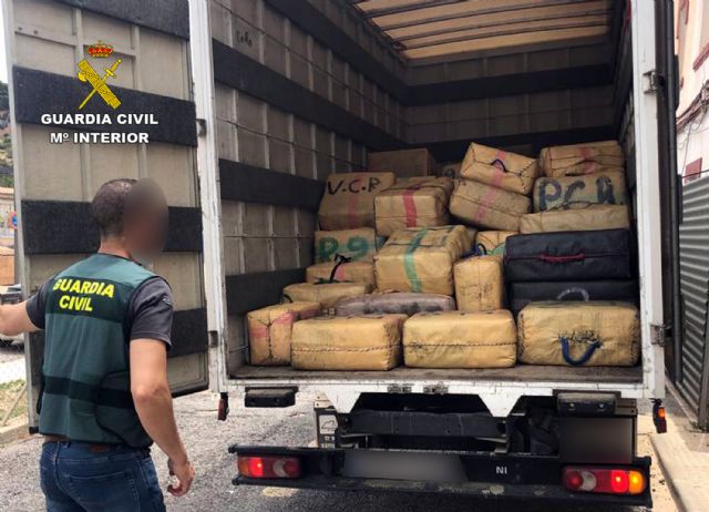 Intervenido un alijo de casi cinco toneladas de hachís en una cala de Lorca - 3, Foto 3