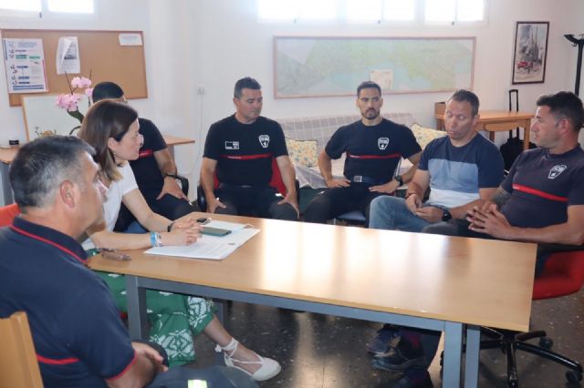 Los bomberos de Águilas transmiten a la alcaldesa su preocupación por la situación del parque aguileño - 1, Foto 1