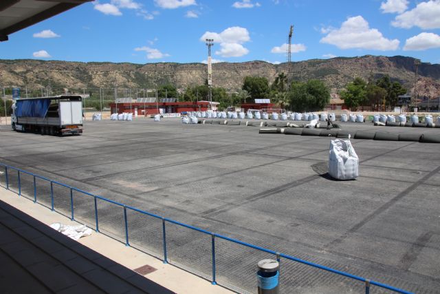 Comienza las obras de sustitucin del csped artificial y la red de riego del campo de ftbol Jos Kubala, Foto 1