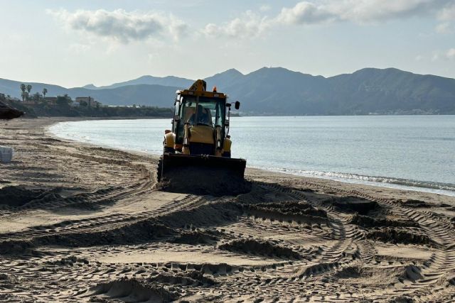 El Ayuntamiento trabaja en las playas de Cartagena para reparar los daños causados por las lluvias - 1, Foto 1