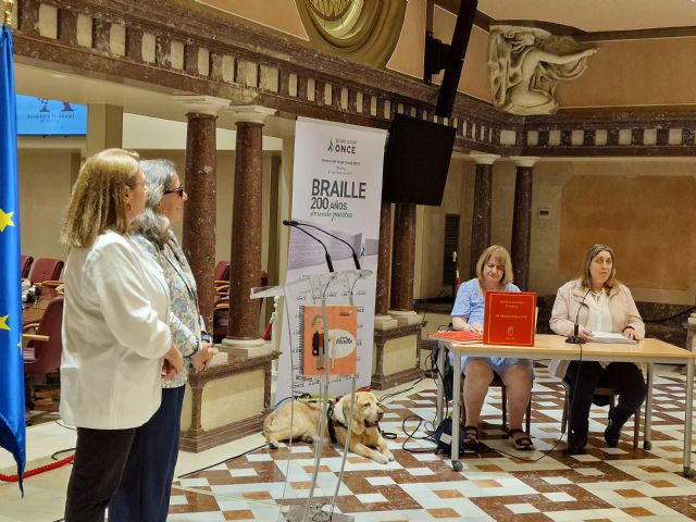 El Estatuto de Autonomía de la Región de Murcia ya se encuentra disponible en braille - 2, Foto 2