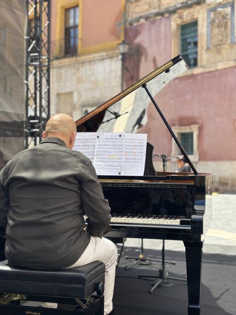 Cerca de 300 murcianos protagonizan una jornada llena de música y talento emergente en las plazas de Murcia con su participación en la edición de ´Pianos en la Calle´ - 4, Foto 4