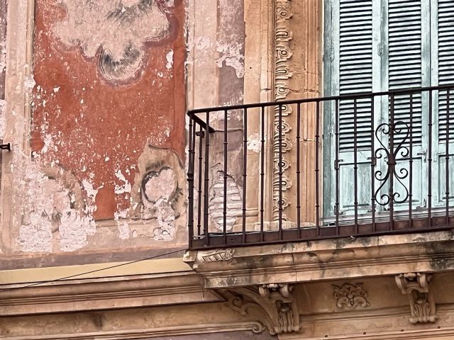 Huermur denuncia que la fachada del Palacio Episcopal de Murcia se cae a pedazos - 1, Foto 1