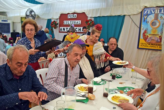 Sevilla . Sonrisas que no se fingen, palabras que nacen del alma el milagro de cada abril en la Peña Antorcha - 5, Foto 5