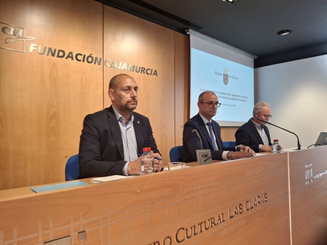 El consejero de Educación y Formación Profesional preside la Mesa Regional de Absentismo y Abandono Escolar - 2, Foto 2