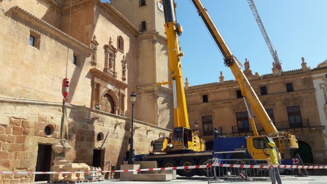 La reposición de los pináculos en la torre de San Patricio, derribados por el terremoto de 2011, culmina los trabajos para recuperar la ornamentación exterior de la Colegiata - 1, Foto 1