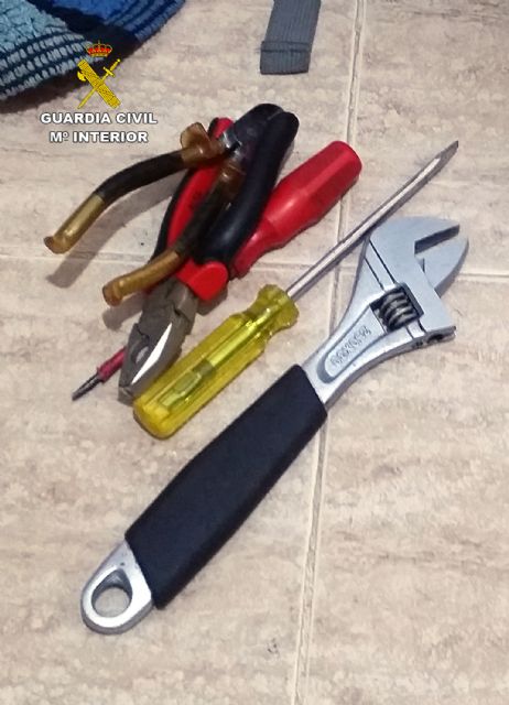 La Guardia Civil detiene in fraganti a un experimentado delincuente por una treintena de robos en viviendas vacacionales - 2, Foto 2