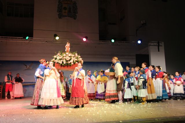 La peña El Caldero clausura el XII Festival de Folclore con un homenaje a la Virgen del Carmen - 3, Foto 3
