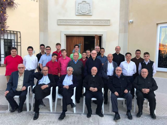 El clero diocesano visita el Seminario Menor de San José - 1, Foto 1