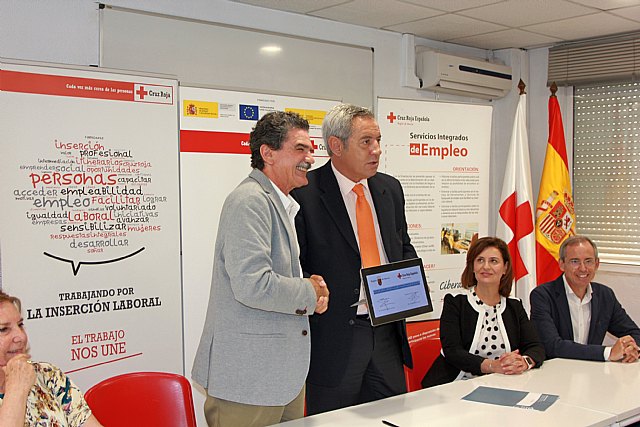 La Comunidad y Cruz Roja fomentan la Responsabilidad Social Corporativa entre el personal de la Administración - 2, Foto 2