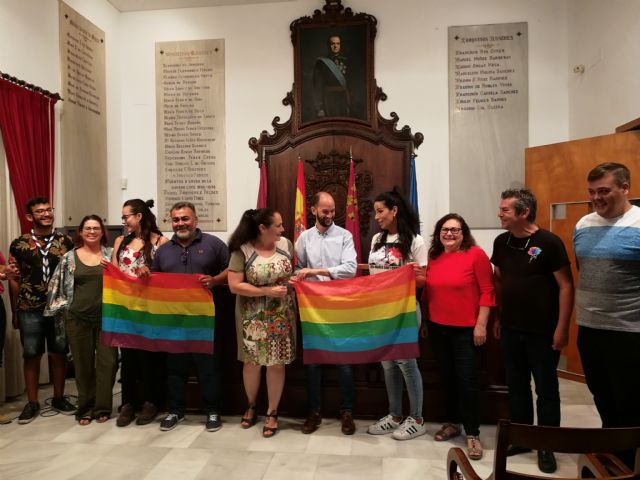 Lorca conmemorará el Día Internacional del Orgullo LGTBIQ con la lectura de un manifiesto y la colocación de la bandera arcoíris en el balcón del Ayuntamiento - 1, Foto 1