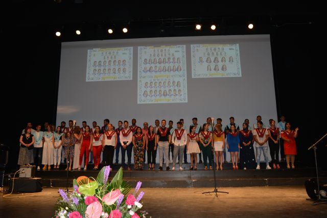El alumnado del IES Alfonso Escámez recibe las becas de graduación - 3, Foto 3