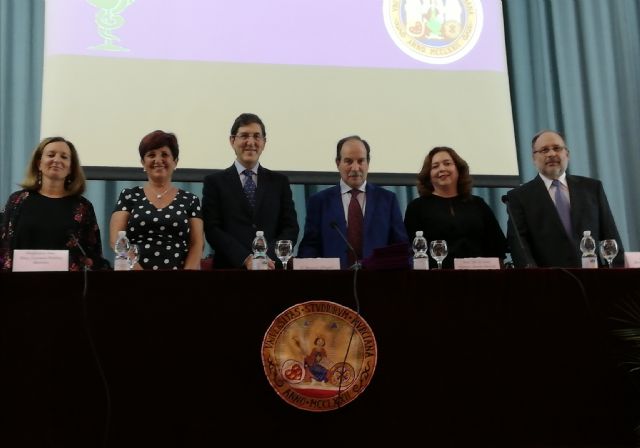 El consejero de Salud felicita a los graduados de la VI Promoción de Farmacia de la UMU - 1, Foto 1