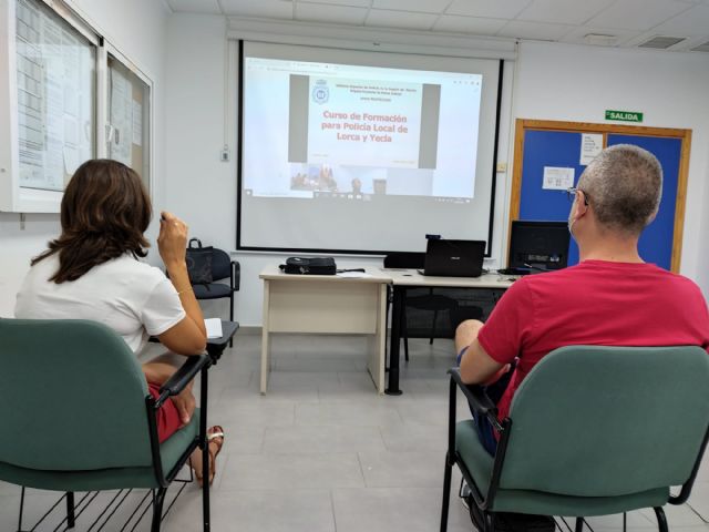 Agentes de la Policía Local participan en una jornada formativa destinada a los municipios que se han incorporado, este año, al sistema VIOGEN - 2, Foto 2