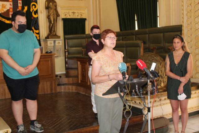 Jumilla conmemora por sexto año el Día de Orgullo LGTBI+ con la colocación de la bandera arcoíris en el balcón del Ayuntamiento - 3, Foto 3