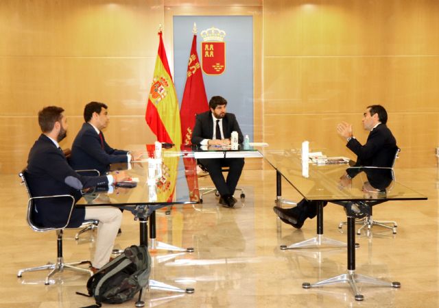 El presidente López Miras se reúne con el consejero delegado de Volotea - 1, Foto 1
