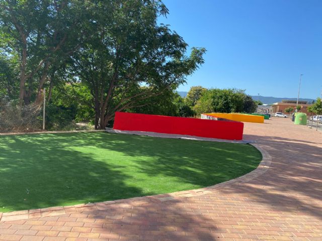 Alcantarilla dedica un mural con los colores del arco iris a recordar los derechos y valores del colectivo LGTBI - 2, Foto 2