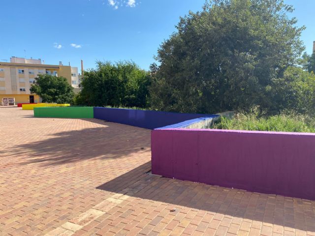 Alcantarilla dedica un mural con los colores del arco iris a recordar los derechos y valores del colectivo LGTBI - 3, Foto 3