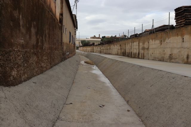 El alcalde de Lorca visita el paso urbano de la Rambla de Los Arcos tras la finalización de los trabajos de acondicionamiento realizados desde el Ayuntamiento - 1, Foto 1