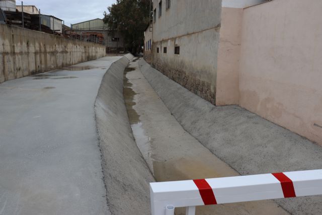 El alcalde de Lorca visita el paso urbano de la Rambla de Los Arcos tras la finalización de los trabajos de acondicionamiento realizados desde el Ayuntamiento - 3, Foto 3