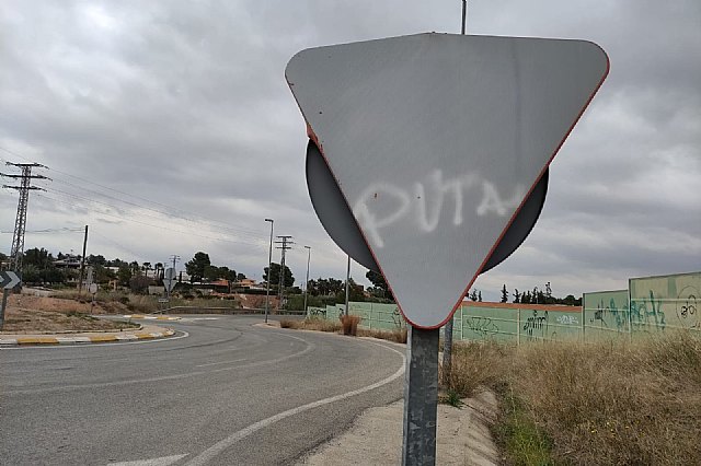 Sustituyen las señales de tráfico de la variante norte de Totana, Foto 1